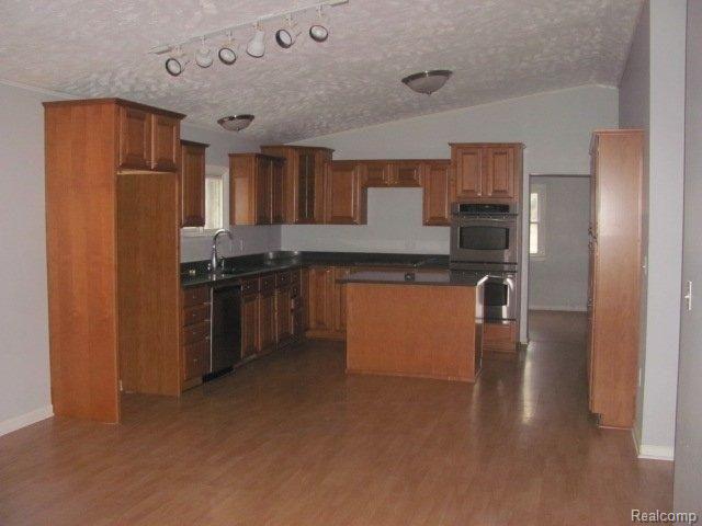 6127 Carroll Lk Road Commerce Township, MI 48382 - Photo 5 of 12 9kitchen.jpg