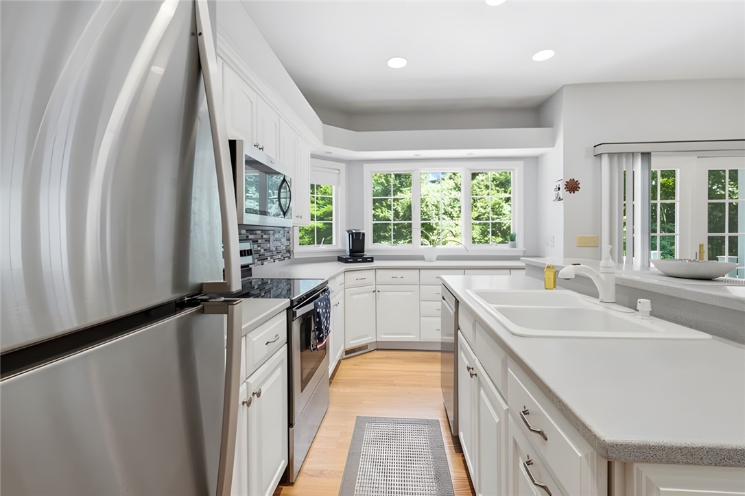 3 Connor Lane Barrington, RI 02806 - Photo 10 of 46