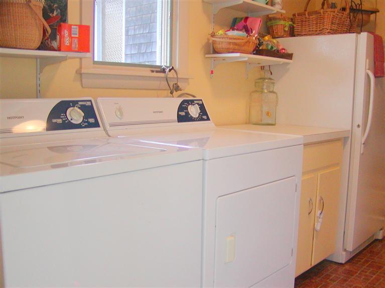 168 Holly Point Road Centerville, MA 02632 - Photo 18 of 28 a bathroom with a bathtub and a sink