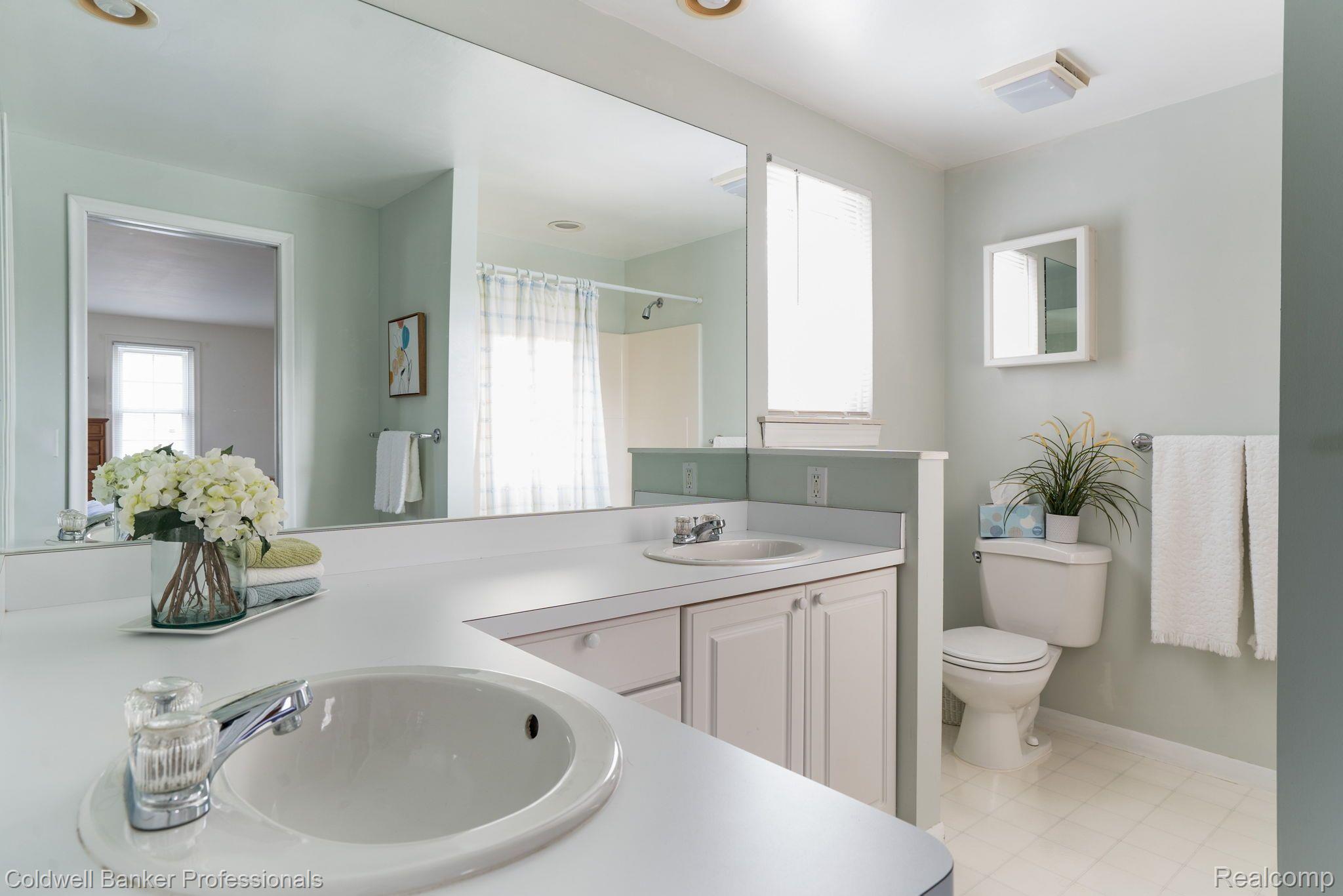 702 Campus Road Rochester, MI 48309 - Photo 22 of 35 Nicely remodeled bathrooms