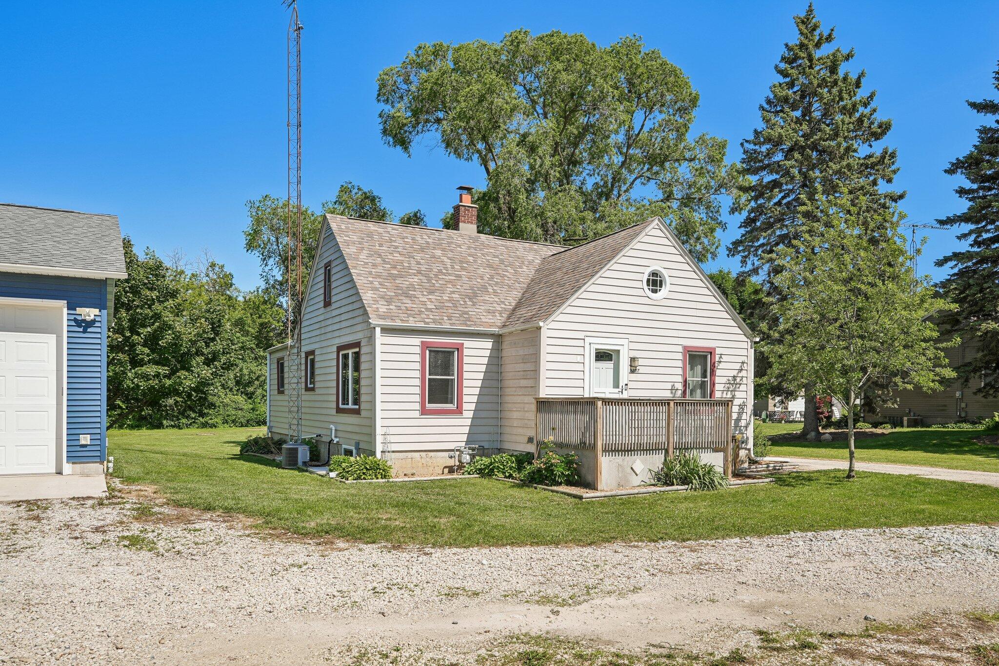 9207 39th Avenue Pleasant Prairie, WI 53142 - Photo 12 of 48 front