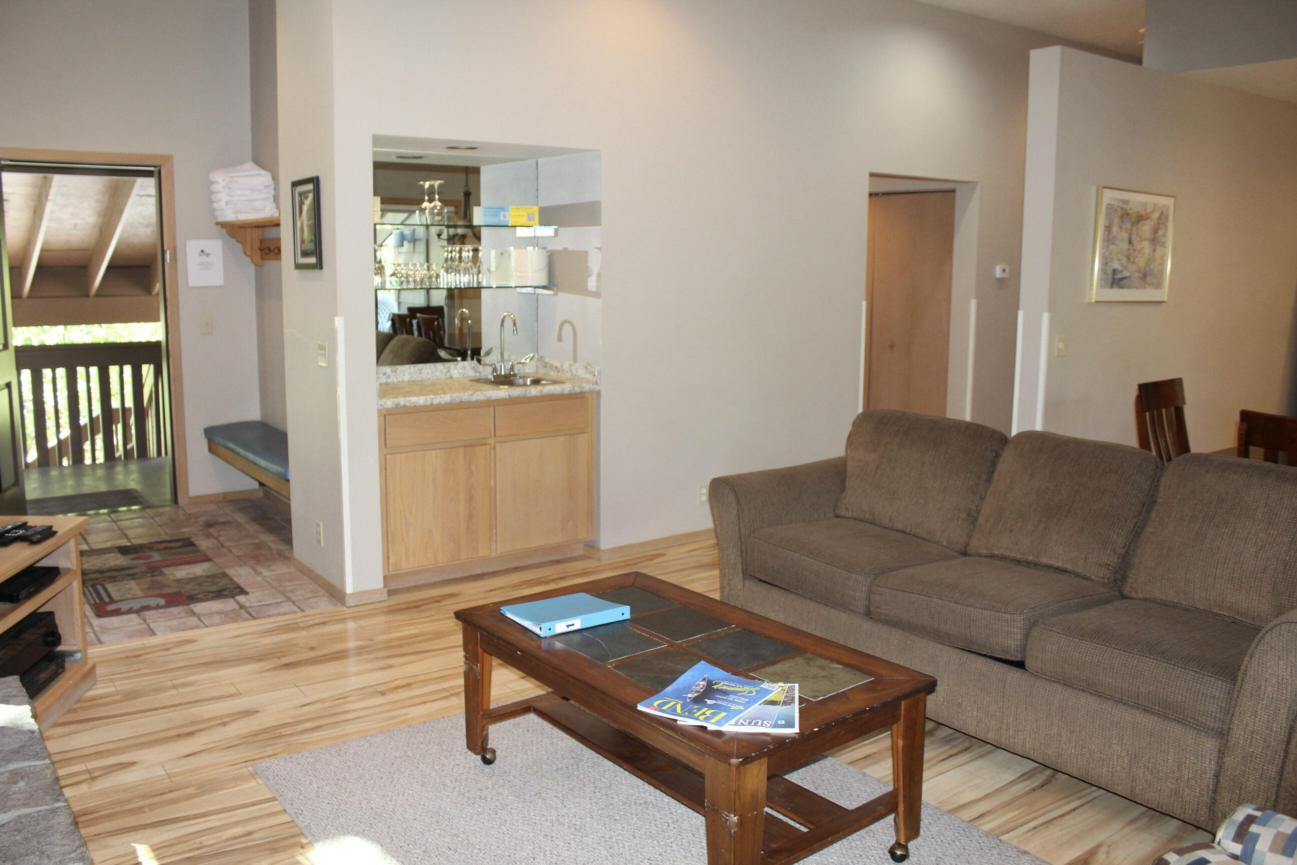 57407-44c Beaver Ridge Loop Sunriver, OR 97707 - Photo 8 of 24 a living room with furniture and a table