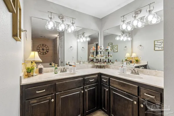 $565,000 | 1998 Sid Hayes Road, Jay, FL 32565