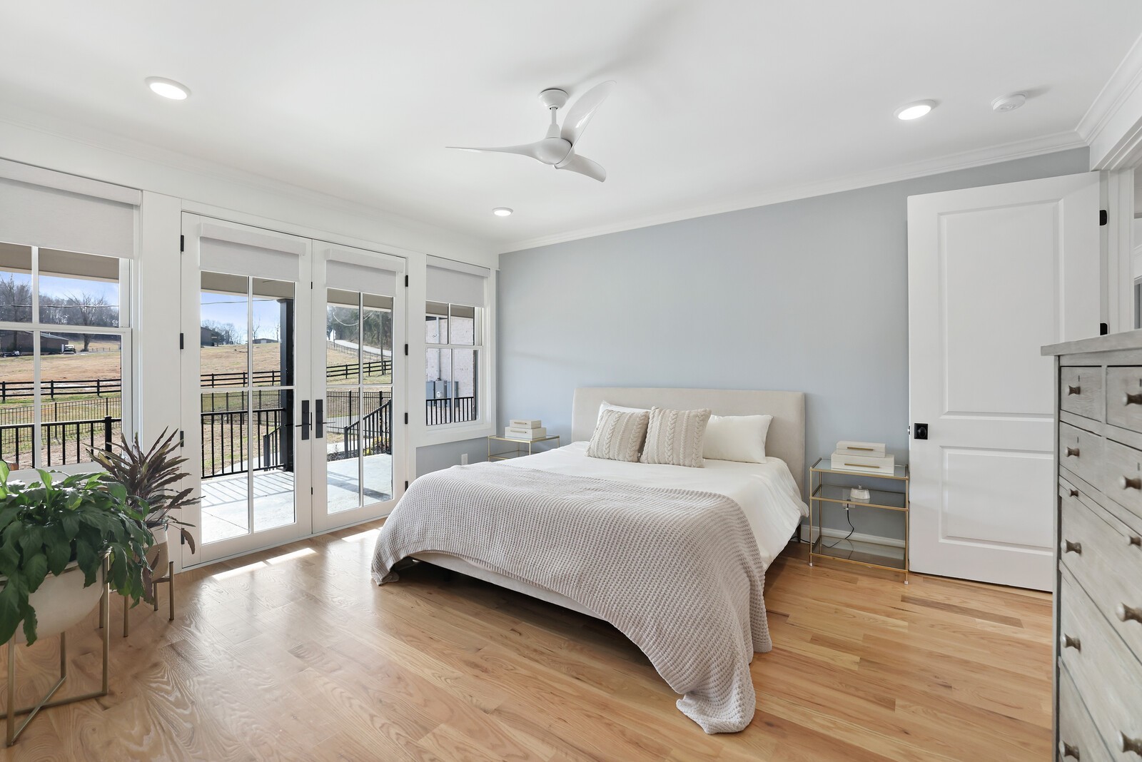 3755 Holmes Gap Road Watertown, TN 37184 - Photo 22 of 71 a bedroom with a large bed and a potted plant