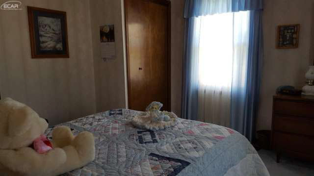 8124 Fenton Road Grand Blanc, MI 48439 - Photo 6 of 12 21190553-5.JPG