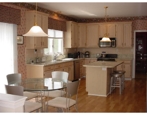 36 Robert Road Marlborough, MA 01752 - Photo 2 of 15 Gallery Image 2