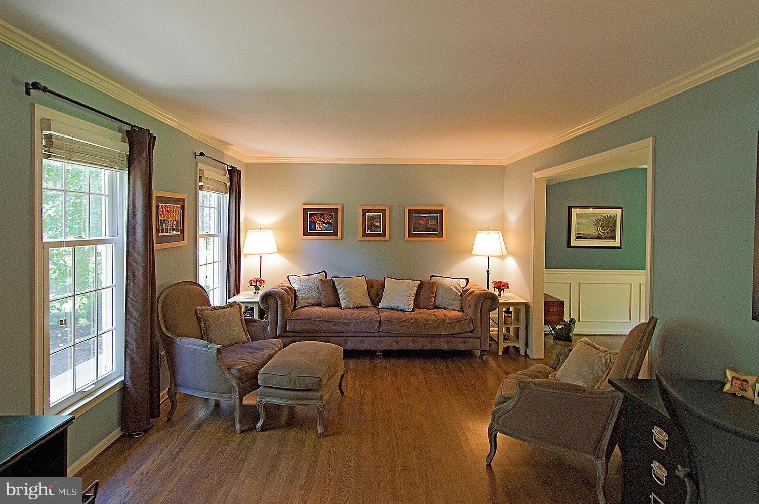 1836 Batten Hollow Road Vienna, VA 22182 - Photo 3 of 28 Living Room