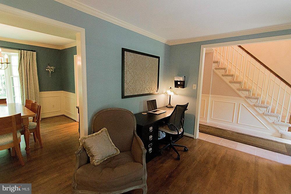 1836 Batten Hollow Road Vienna, VA 22182 - Photo 4 of 28 Living Room