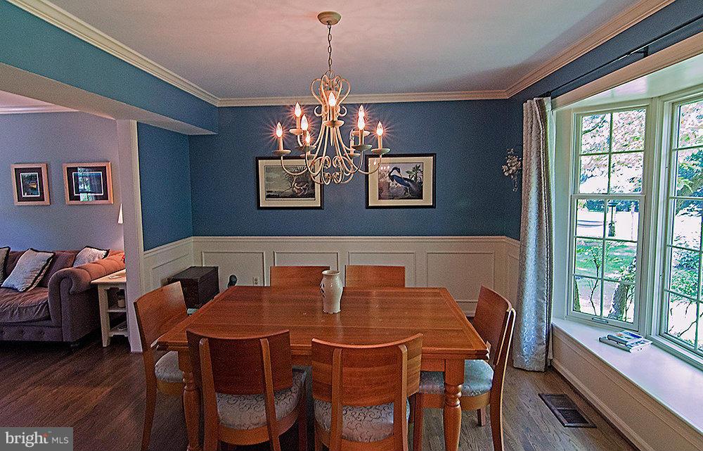 1836 Batten Hollow Road Vienna, VA 22182 - Photo 5 of 28 Dining Room