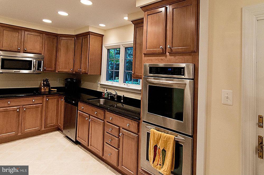 1836 Batten Hollow Road Vienna, VA 22182 - Photo 8 of 28 Kitchen