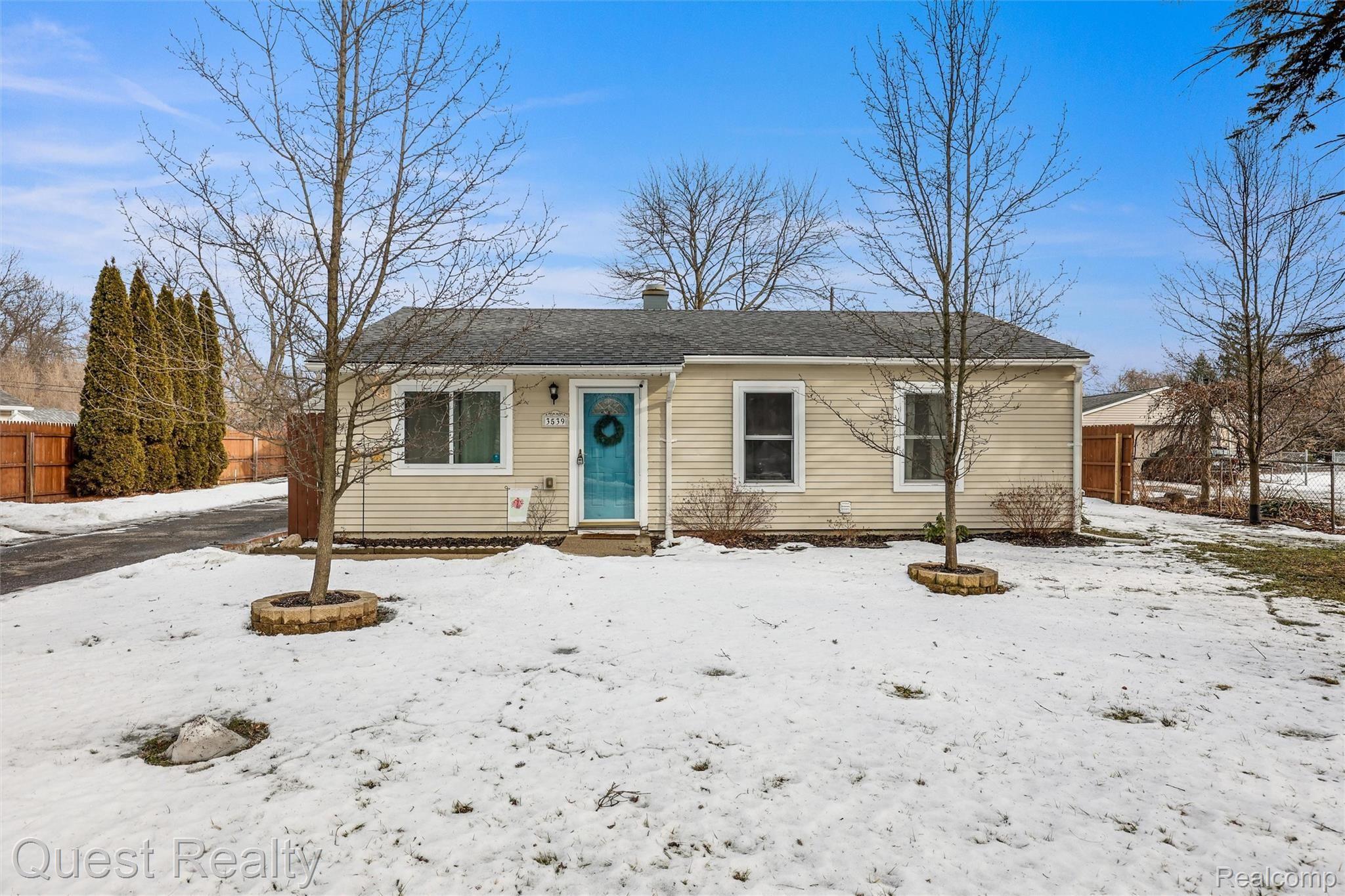 3539 Minton Road Lake Orion, MI 48359 - Photo 3 of 29 Welcome home to 3539 Minton!