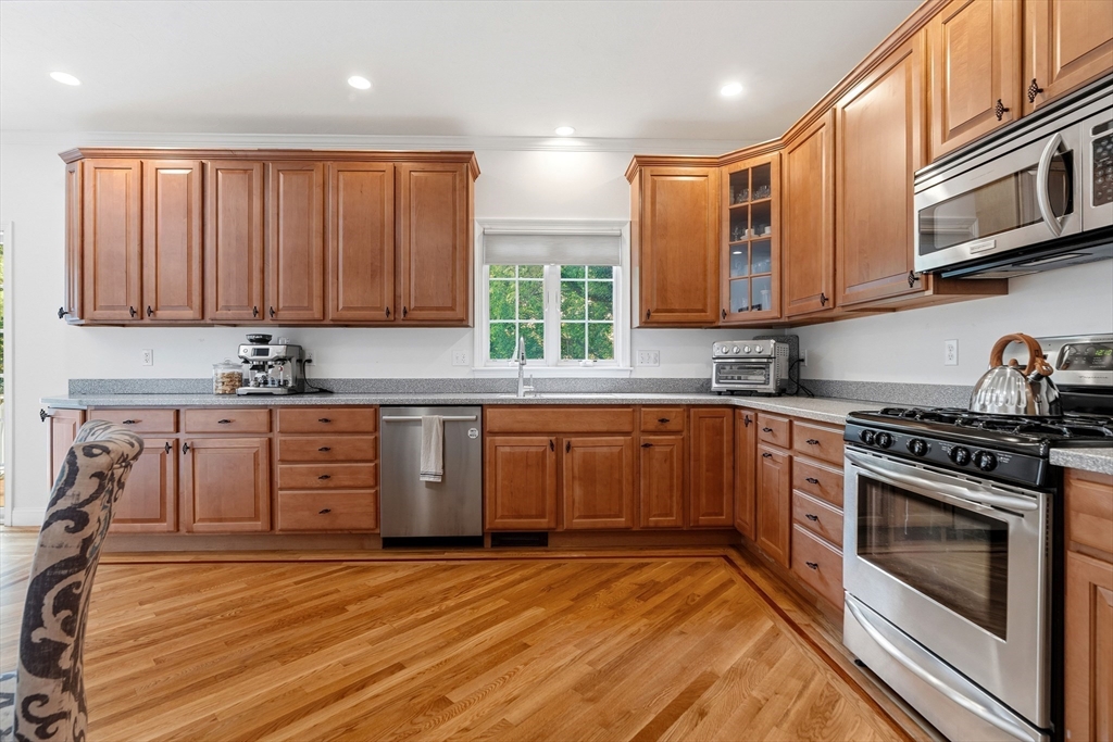 876 Central Avenue Needham, MA 02492 - Photo 8 of 40