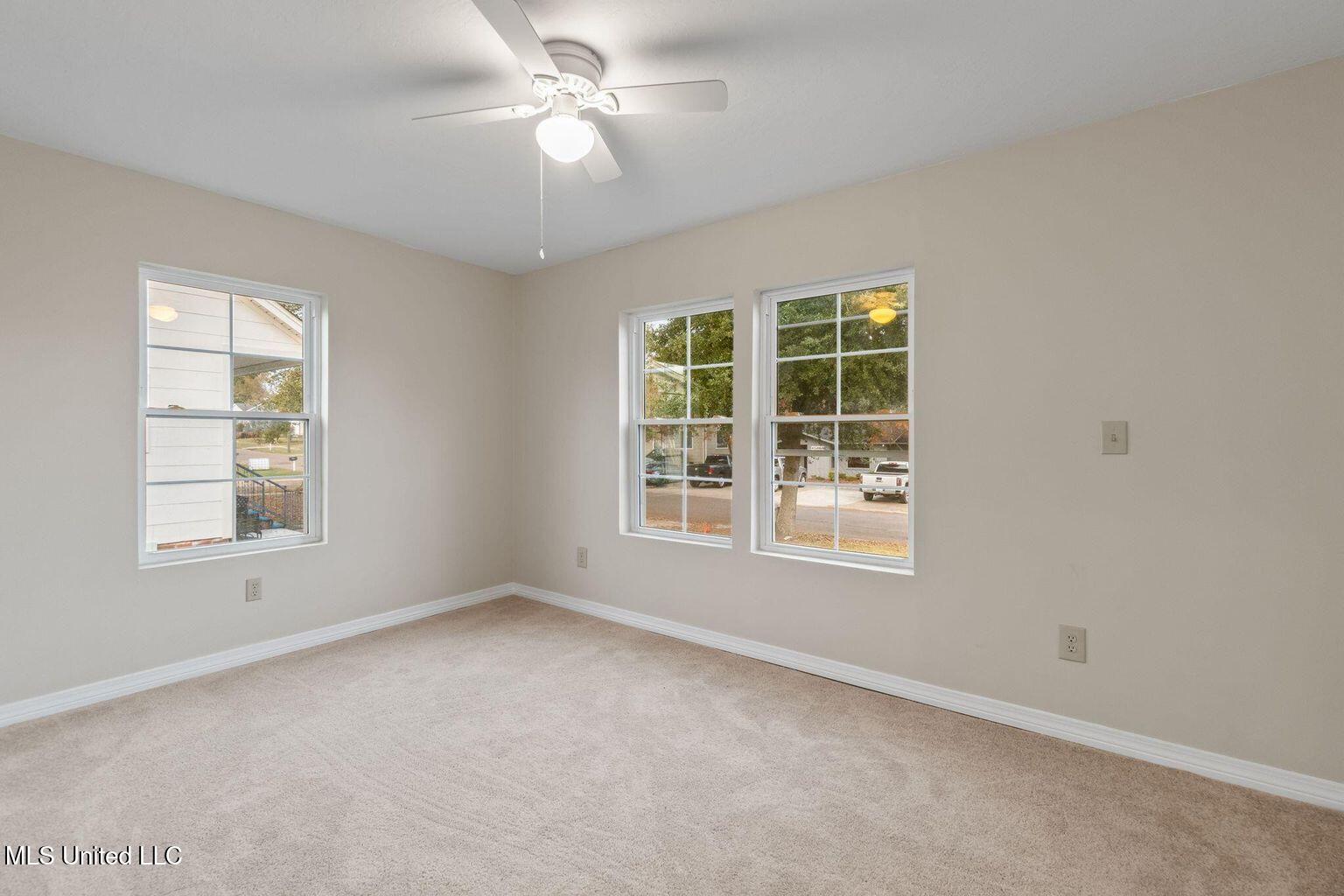 104 North 14th Avenue Laurel, MS 39440 - Photo 12 of 20 20251224023904355330000000-o