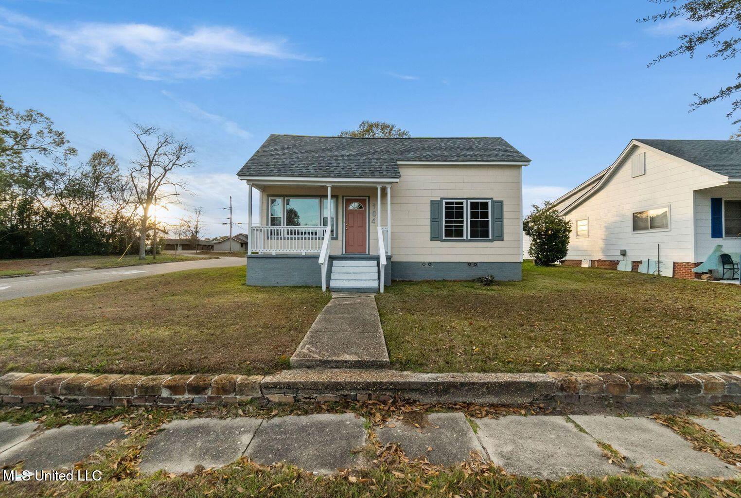 104 North 14th Avenue Laurel, MS 39440 - Photo 3 of 20 20251224023858977409000000-o (1)