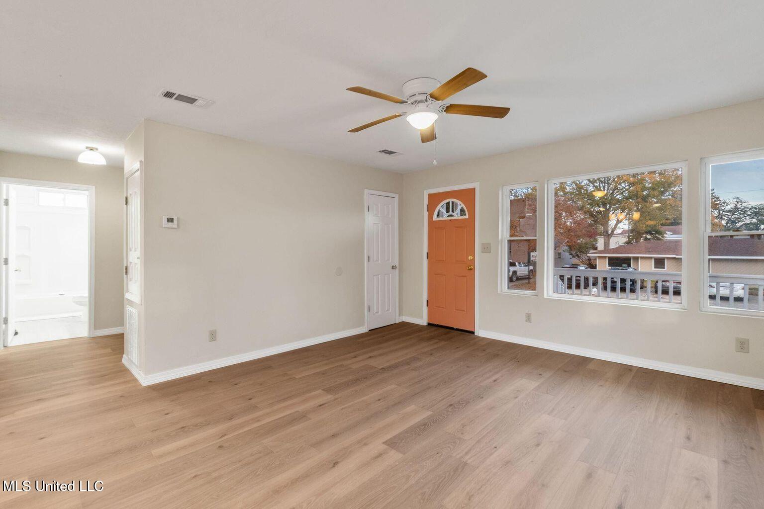 104 North 14th Avenue Laurel, MS 39440 - Photo 8 of 20 20251224023902389299000000-o