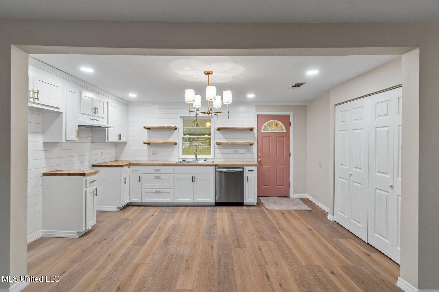 104 North 14th Avenue Laurel, MS 39440 - Photo 9 of 20 20251224023902947247000000-o