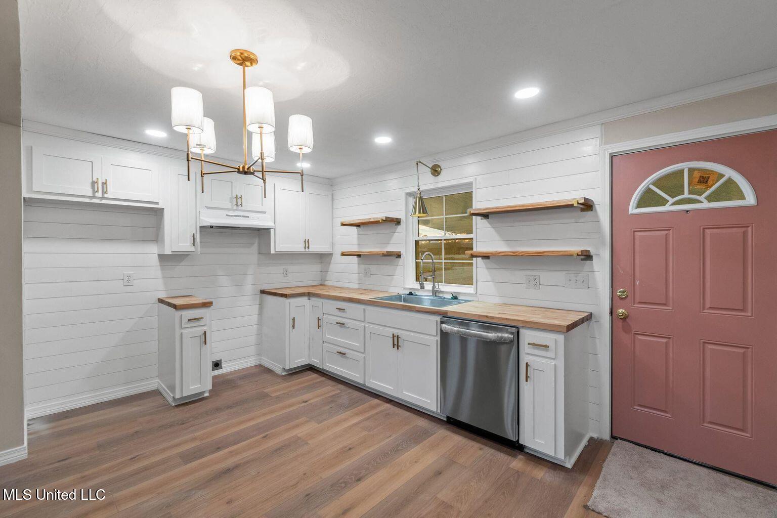 104 North 14th Avenue Laurel, MS 39440 - Photo 10 of 20 20251224023903439332000000-o