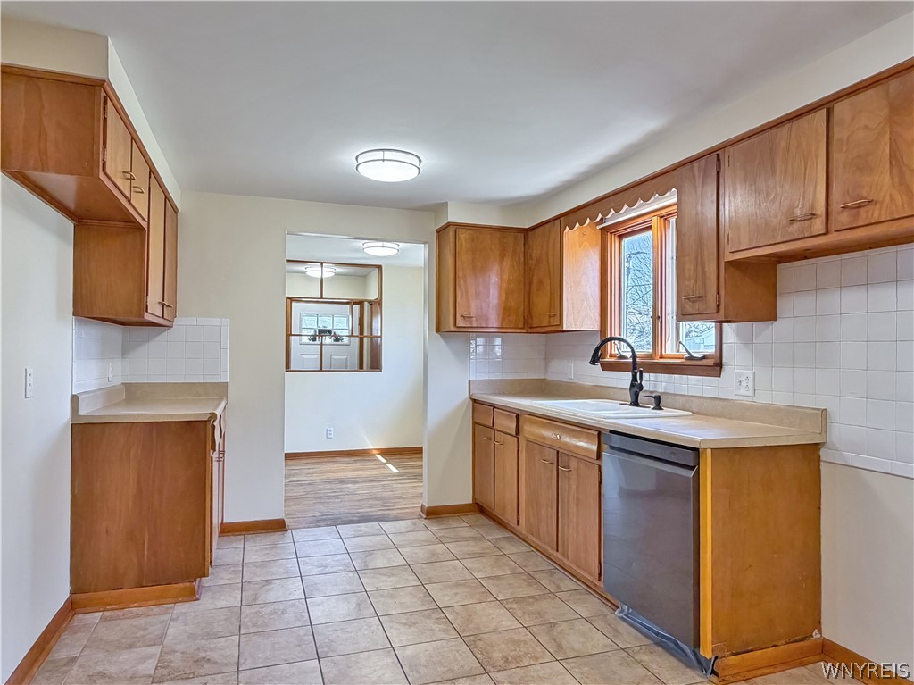 874 Beach Road Cheektowaga, NY 14225 - Photo 19 of 38