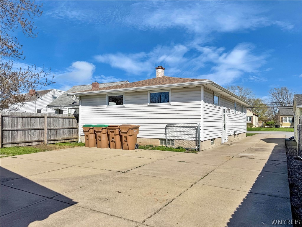 874 Beach Road Cheektowaga, NY 14225 - Photo 4 of 38
