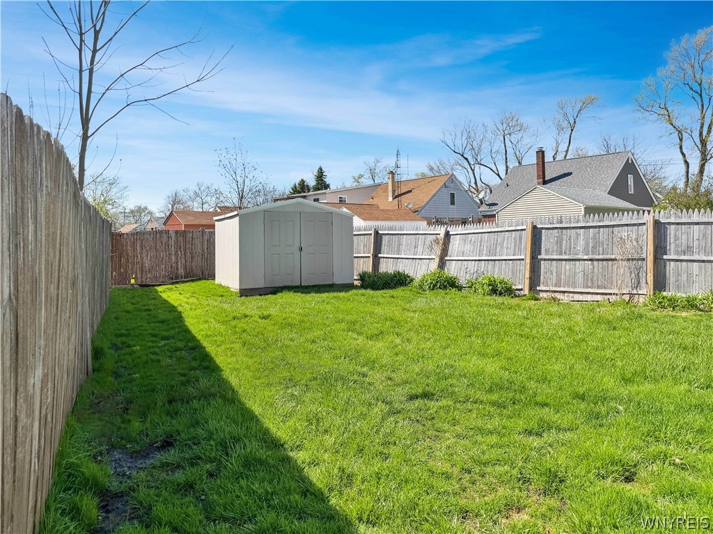 874 Beach Road Cheektowaga, NY 14225 - Photo 8 of 38