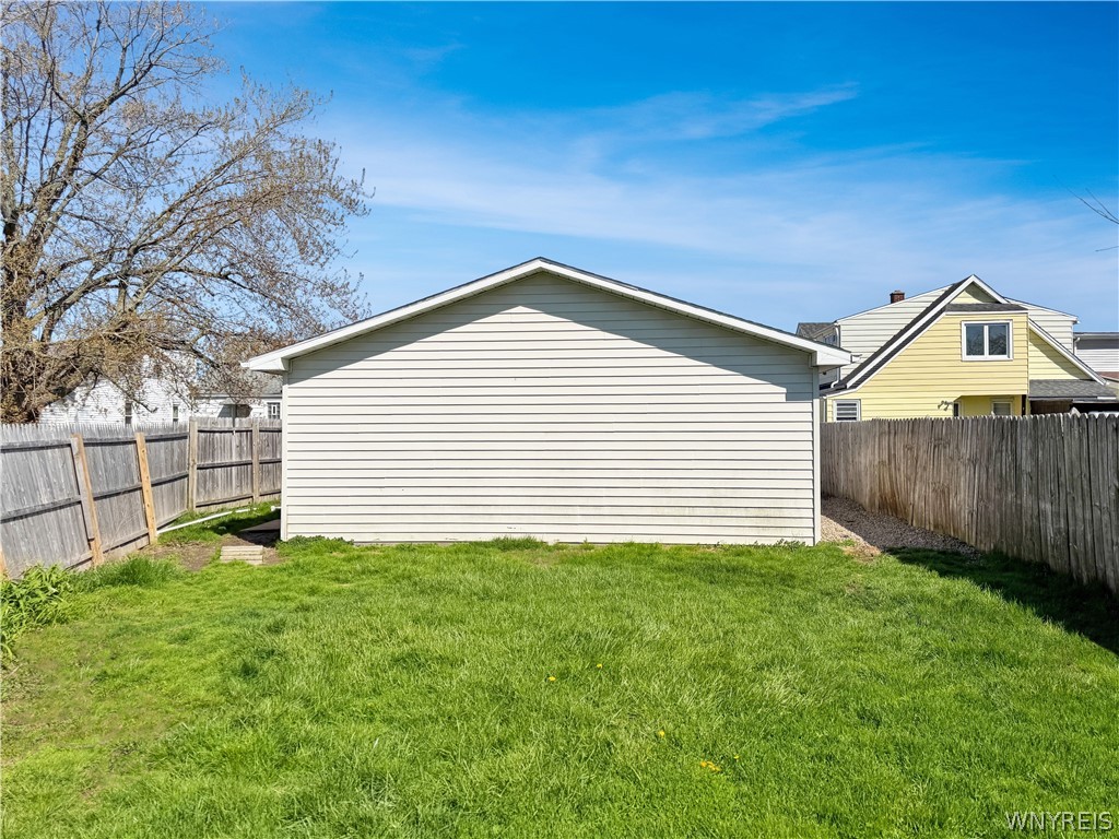 874 Beach Road Cheektowaga, NY 14225 - Photo 9 of 38