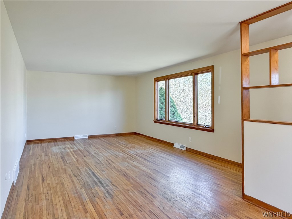 874 Beach Road Cheektowaga, NY 14225 - Photo 10 of 38