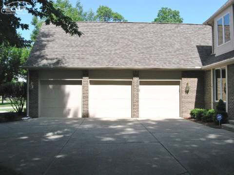 1384 Kings Pointe Road Grand Blanc, MI 48439 - Photo 3 of 41 20427354-2.JPG