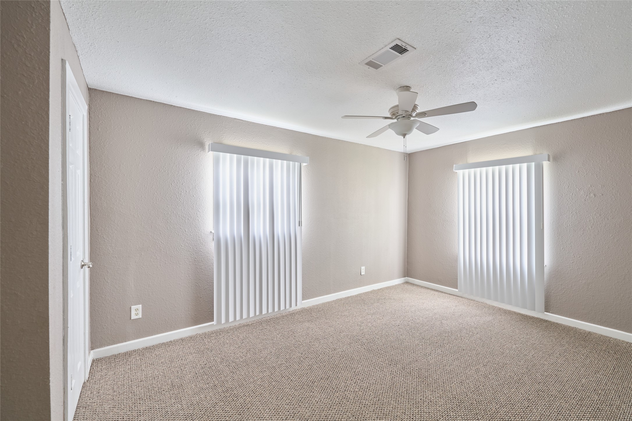 4914 Yellowstone Boulevard Houston, TX 77021 - Photo 12 of 22 Bedroom 1