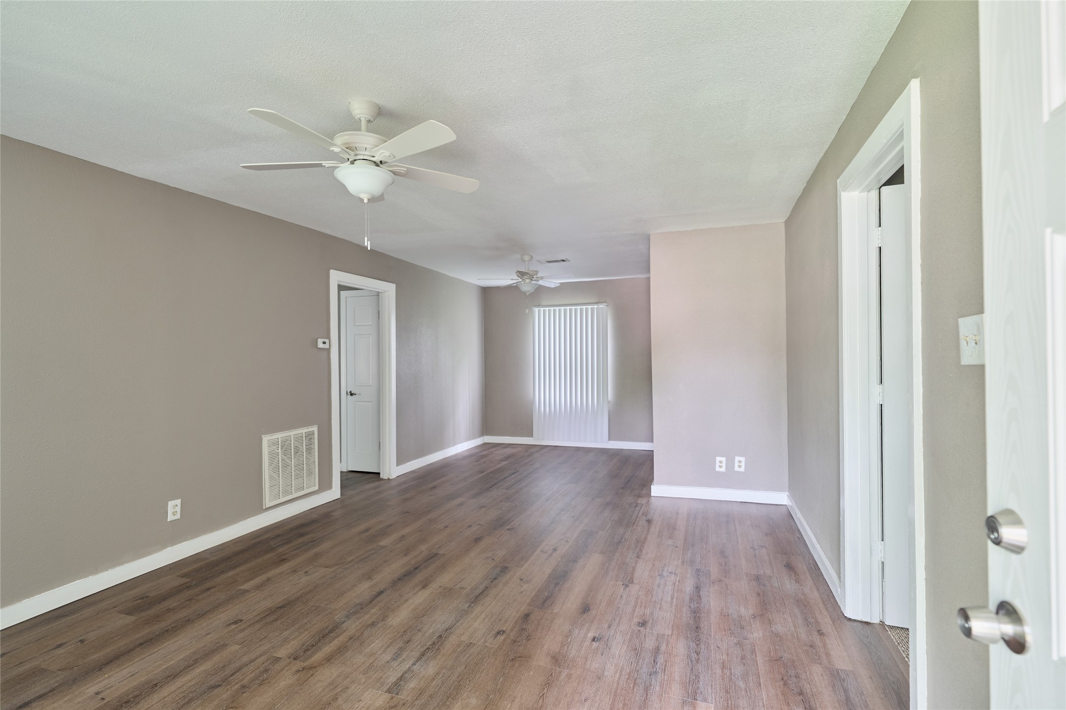 4914 Yellowstone Boulevard Houston, TX 77021 - Photo 2 of 22 Living and Dining Area