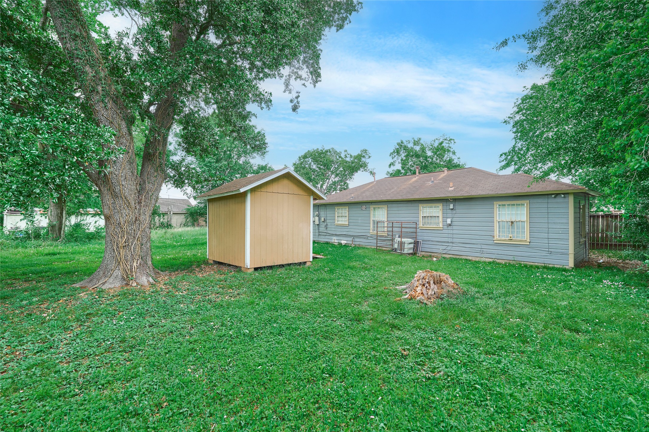 4914 Yellowstone Boulevard Houston, TX 77021 - Photo 21 of 22 Large Backyard