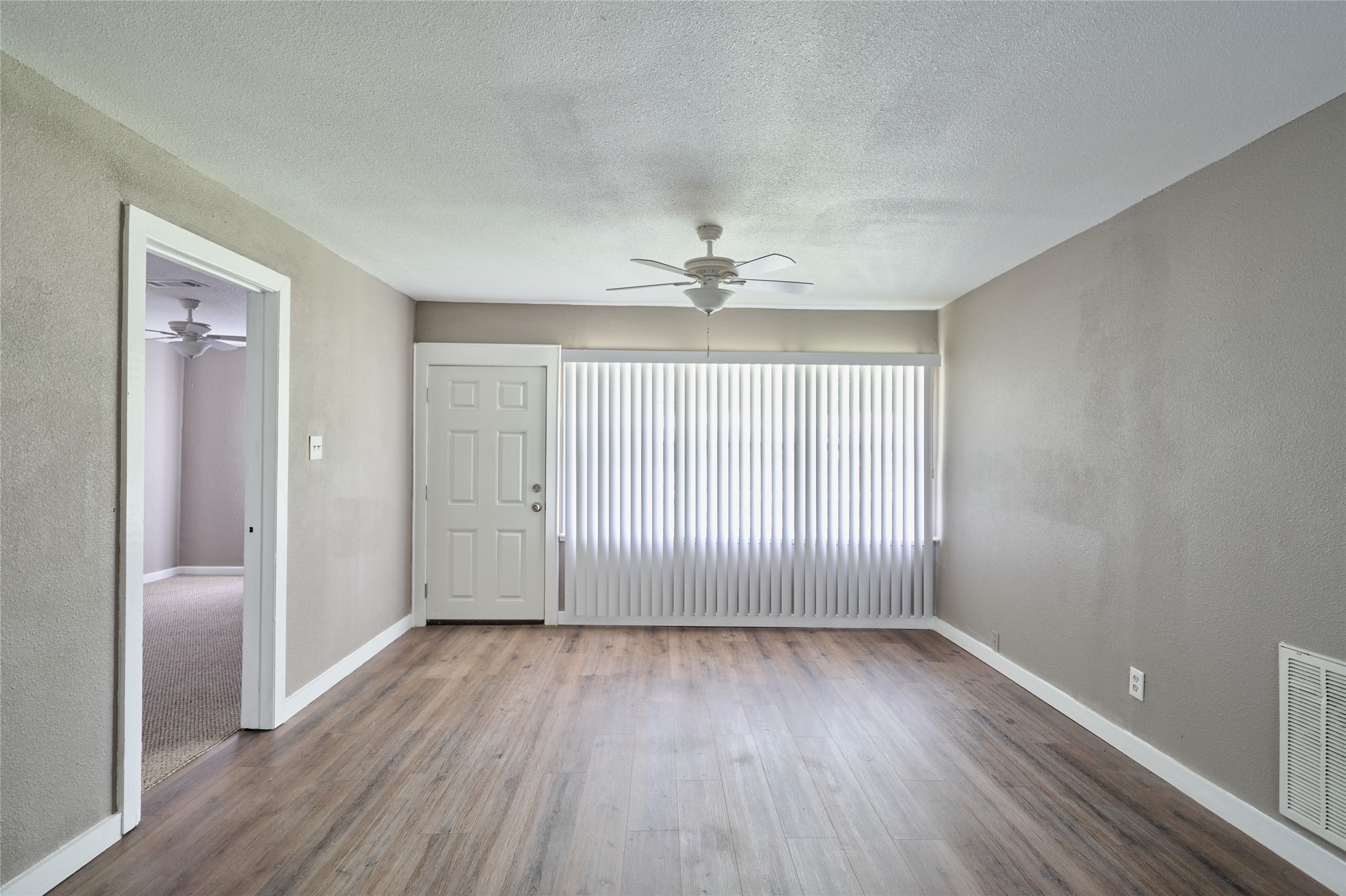 4914 Yellowstone Boulevard Houston, TX 77021 - Photo 3 of 22 Living Area