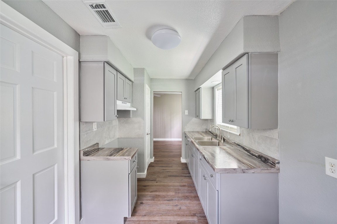 4914 Yellowstone Boulevard Houston, TX 77021 - Photo 8 of 22 Recently updated Kitchen