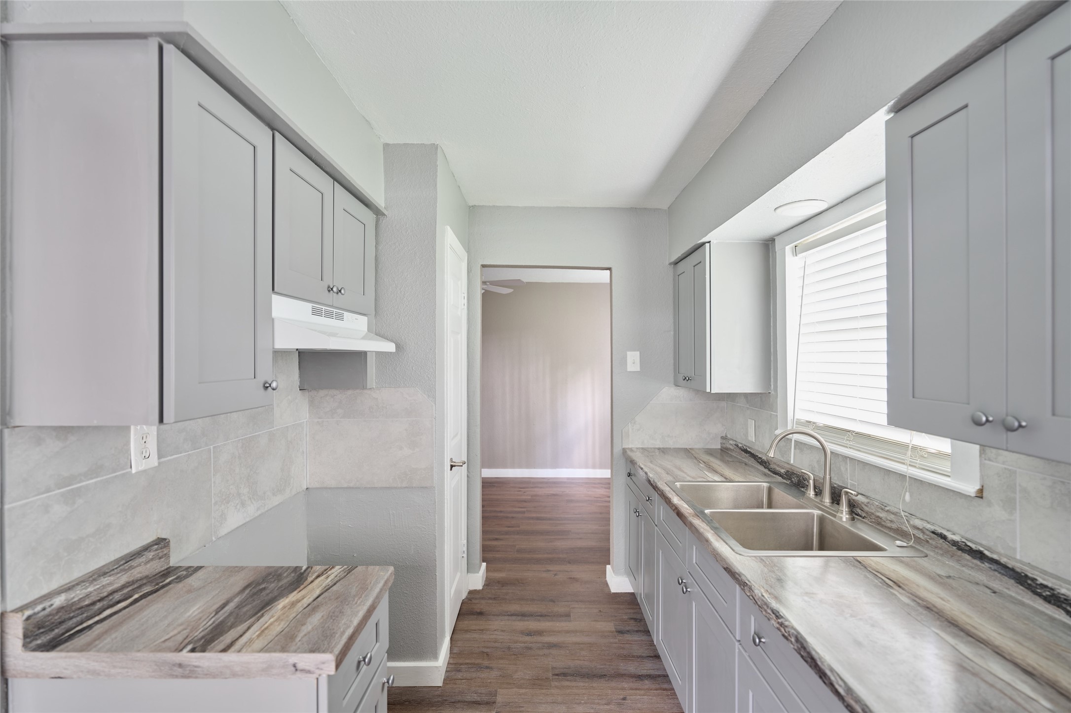 4914 Yellowstone Boulevard Houston, TX 77021 - Photo 9 of 22 Recently updated Kitchen