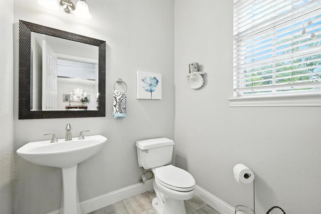 3501 Devonshire Court Flower Mound, TX 75022 - Photo 7 of 40 Downstairs half bath