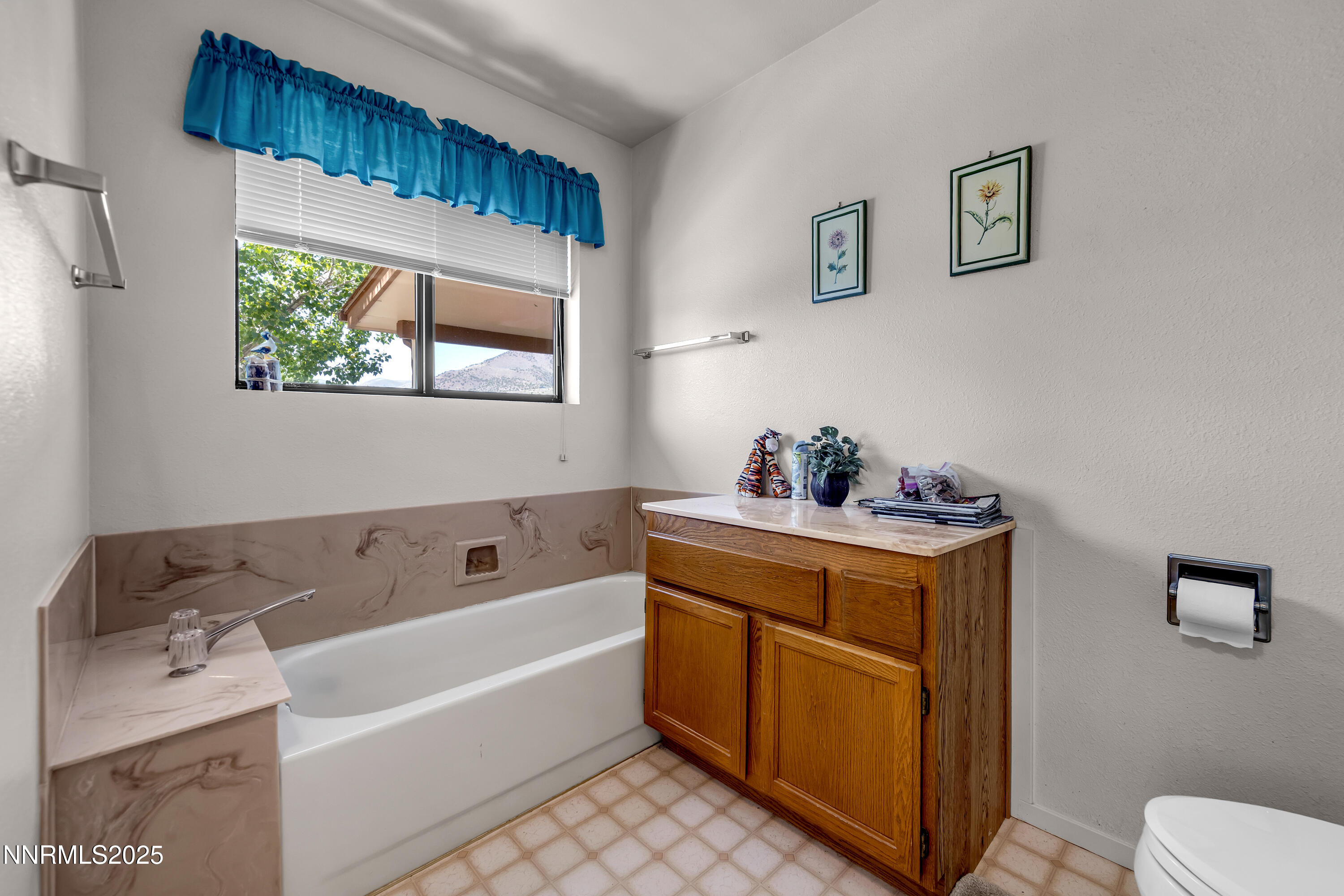 2855 Wilcox Ranch Road Reno, NV 89510 - Photo 12 of 36 a bathroom with a tub sink and mirror
