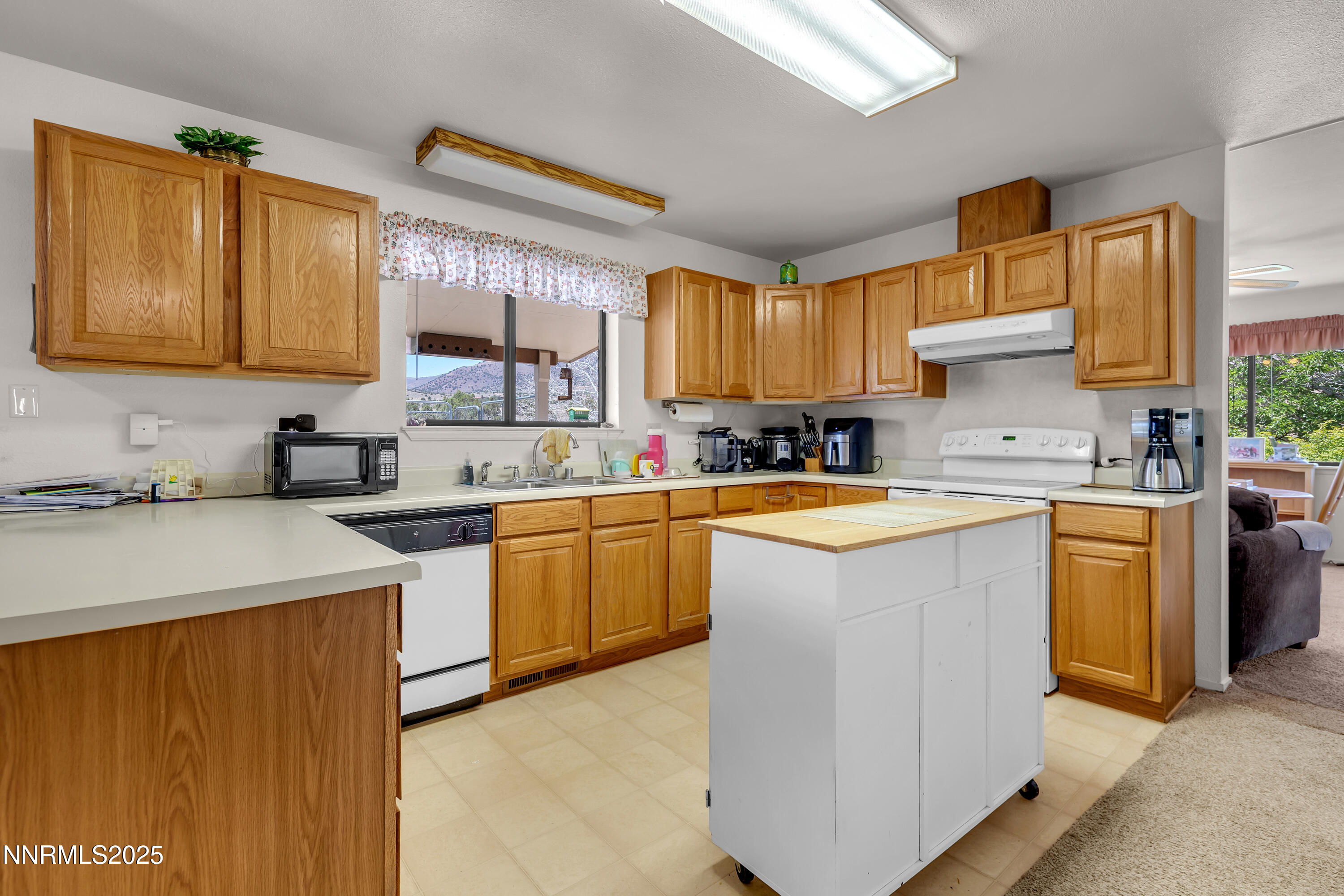 2855 Wilcox Ranch Road Reno, NV 89510 - Photo 7 of 36 a kitchen with stainless steel appliances granite countertop a stove a sink a refrigerator and a microwave