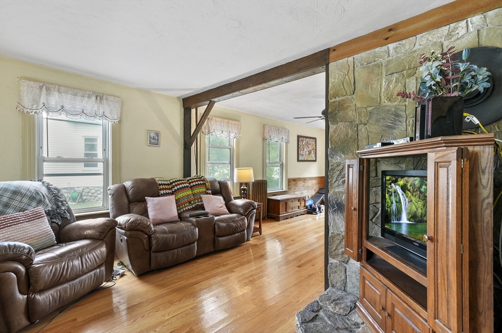 8 Royal Road Worcester, MA 01603 - Photo 3 of 42 Gallery Image 3