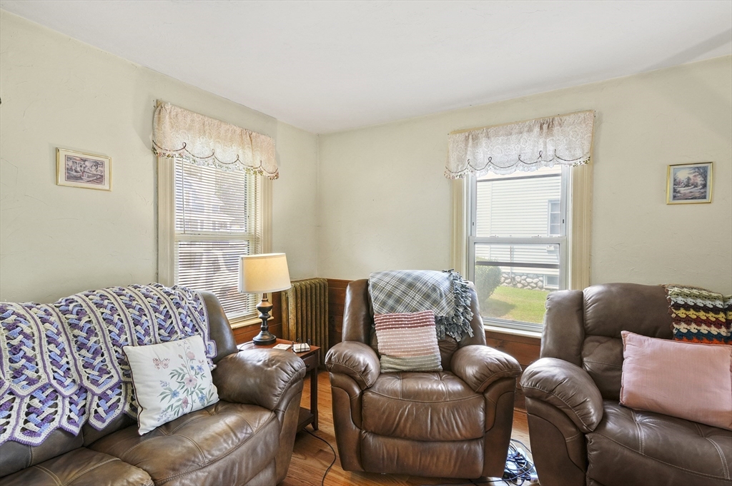 8 Royal Road Worcester, MA 01603 - Photo 4 of 42 Gallery Image 4