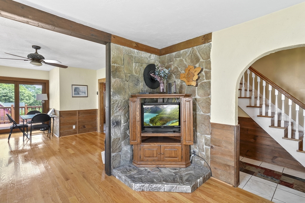 8 Royal Road Worcester, MA 01603 - Photo 5 of 42 Gallery Image 5