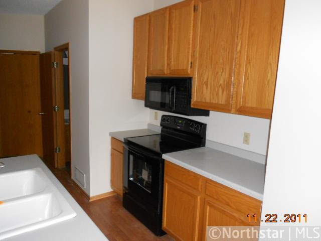 15547 Garnet Way Apple Valley, MN 55124 - Photo 2 of 8