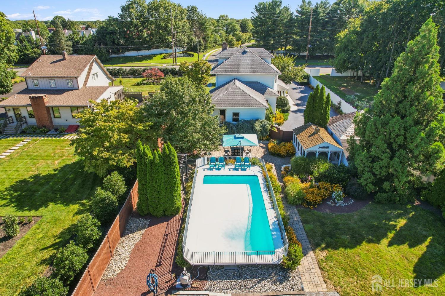 439 Georges Road Dayton, NJ 08810 - Photo 3 of 37 Gallery Image 3