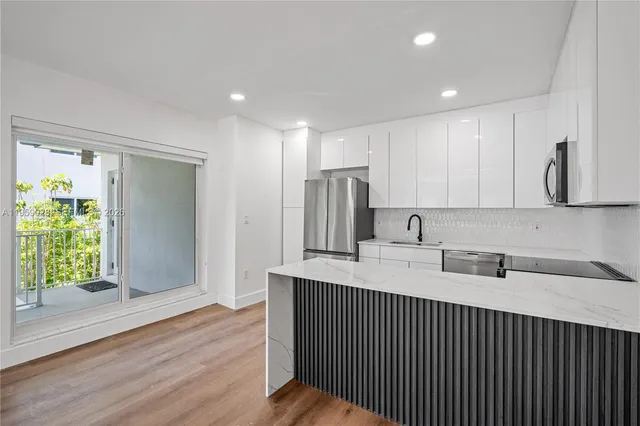 $2,800 | 3661 Northeast 170th Street, Unit 2, North Miami Beach, FL 33160