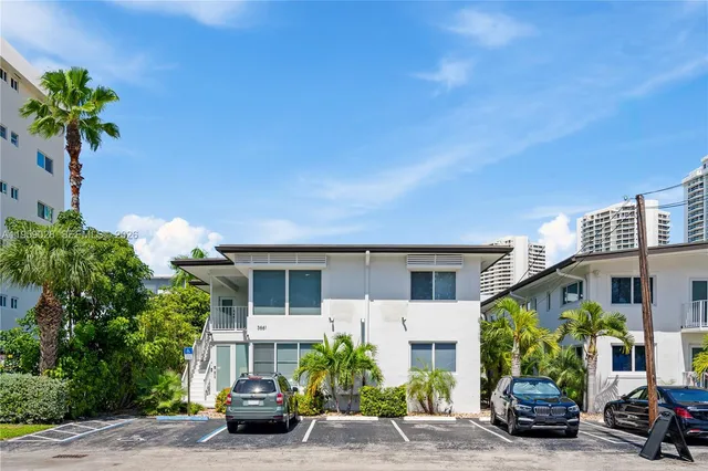 $2,800 | 3661 Northeast 170th Street, Unit 2, North Miami Beach, FL 33160