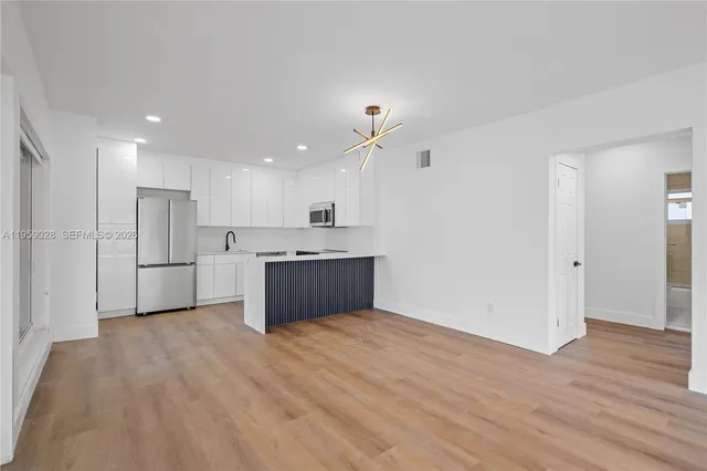 $2,800 | 3661 Northeast 170th Street, Unit 2, North Miami Beach, FL 33160