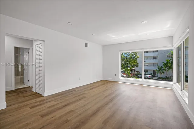 $2,800 | 3661 Northeast 170th Street, Unit 2, North Miami Beach, FL 33160