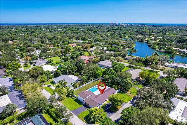 $2,190,000 | 12525 Southwest 68th Court, Pinecrest, FL 33156
