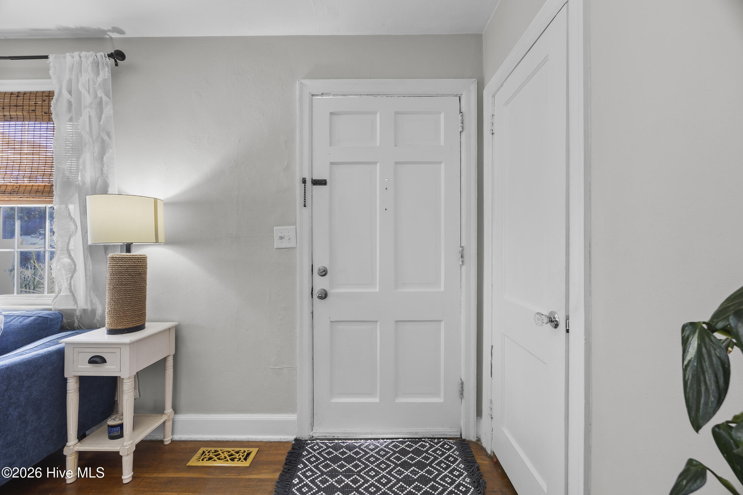 2103 Brandon Road Wilmington, NC 28405 - Photo 6 of 48 8_foyer