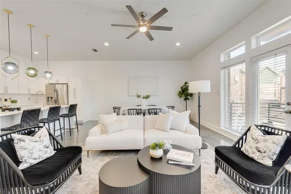 $3,300 | 5711 Ross Avenue, Unit 2, Dallas, TX 75206