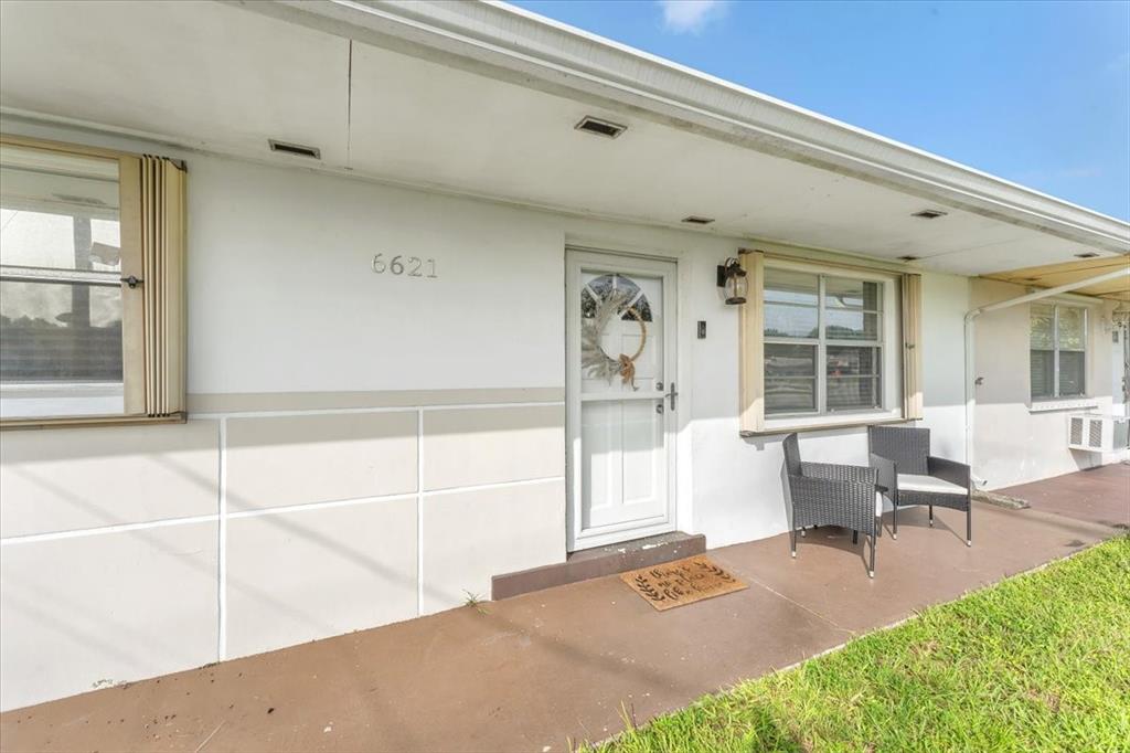 6621 Southwest 19th Street Pompano Beach, FL 33068 - Photo 2 of 16 a living room with furniture