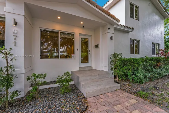 $1,549,000 | 971 Northeast 116th Street, Biscayne Park, FL 33161